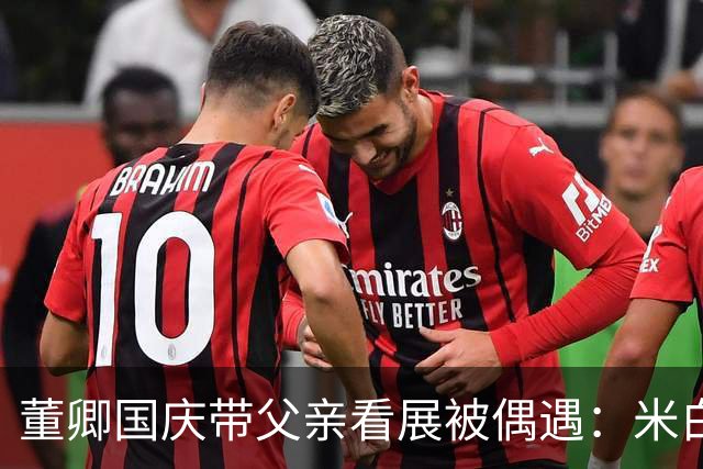 董卿国庆带父亲看展被偶遇：米白针织衫配平底鞋，气质依旧藏不住